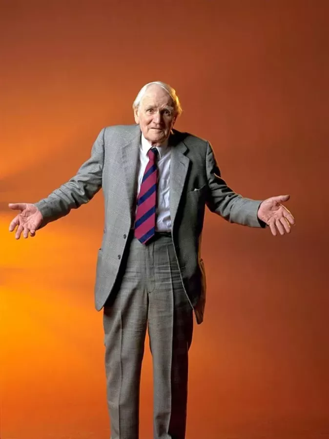 Cliquez sur l'image pour la voir en taille réelle   Nom : 		Q_(Desmond_Llewelyn).webp  Affichages :	0  Taille :		25,3 Ko  ID : 			890722