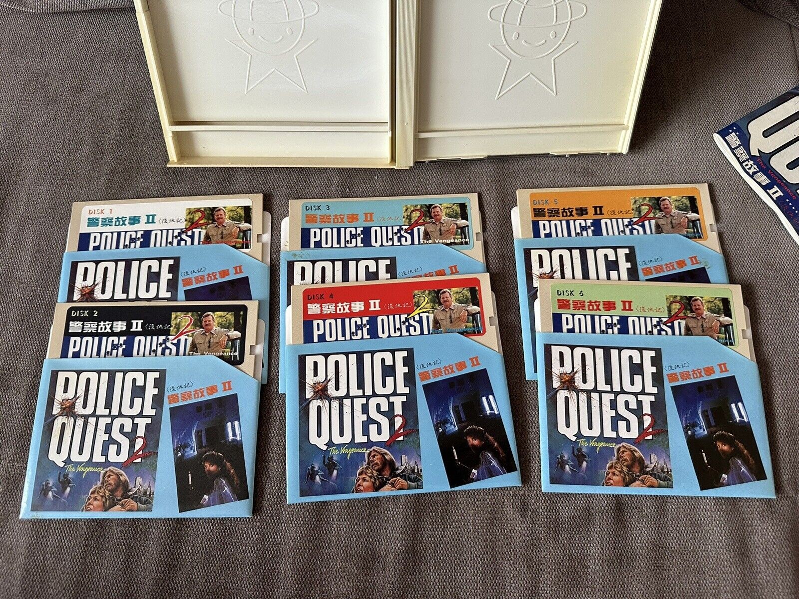 Cliquez sur l'image pour la voir en taille r�elle&nbsp;

Nom : 		Police Quest 2 The Vengeance - Ta�wanais Big Jewel Box Edition IBM PC 5,25 (6).jpg&nbsp;
Affichages :	80&nbsp;
Taille :		857,0 Ko&nbsp;
ID : 			918047
